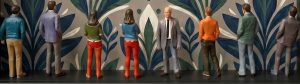Figurine Set — 7 Museum Visitors (assorted)